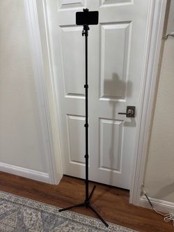 Tripod, heavy duty, aluminum construction, 6 feet high Tripod, heavy duty, aluminum construction, 6 feet high