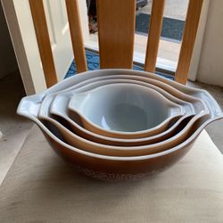 Pyrex Nesting  Cinderella Bowls 10"9"7 And A 6" Bowls