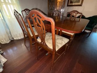 Table and chairs (Free)