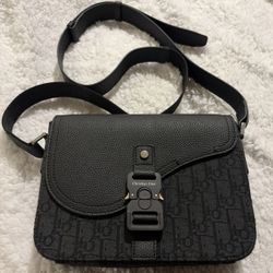 Dior Saddle messenger bag with flap in black Oblique jacquard/grained calfskin