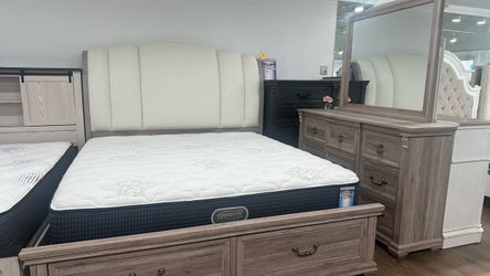 CRAZY OFFER NOW‼️Beautiful 5pc Bedroom Furniture Set With FREE CHEST $1499