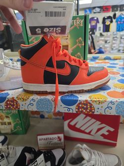 Orange and black dunks highs 5.5