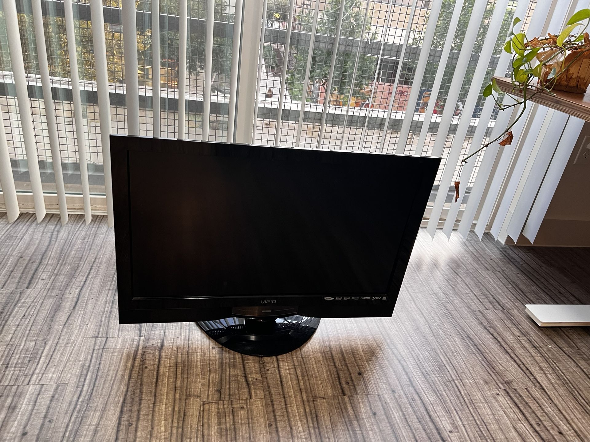 Vizio SV320XVT 32” TV
