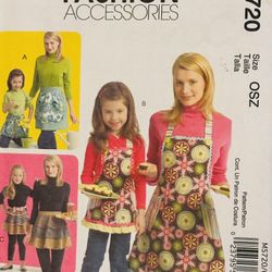 McCall's M5720 Apron Mom Daughter Set Uncut