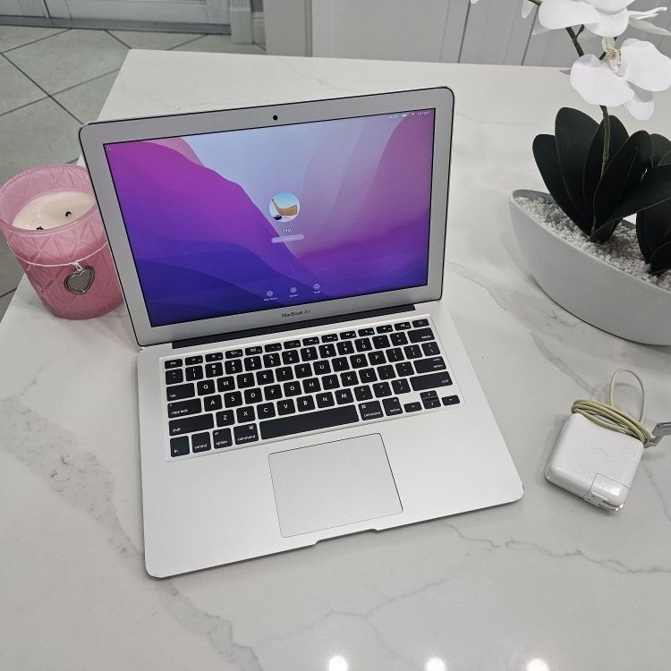 FREE DELIVERY // GOOD CONDITION // Mac Book Air 2015 13 Inch
