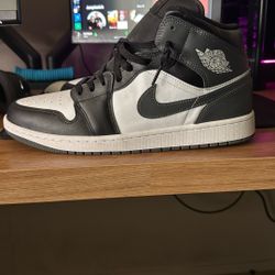 Air Jordan Mid Greys