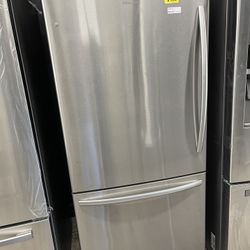 Hisense Bottom Freezer In Stainless Steel Coubter Depth