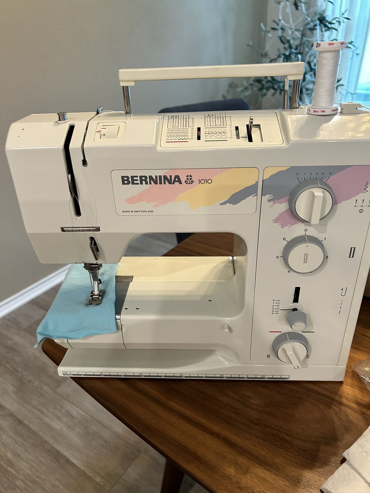 Sewing machine - Bernina 1010