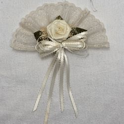 FAN Starched Lace Dried Baby's Breath, Green Plastic Leaves Sparklie White Rose