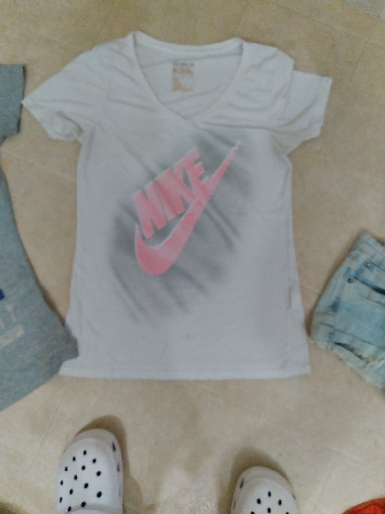 nike tee's size small womens10 bucks a piece and 1 Adidas size Large women's