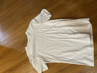 GUESS T-shirt Size Large  New 