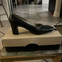 Black Pumps Size  6 .5