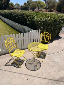 Vintage / antique metal outdoor chair & table bistro set