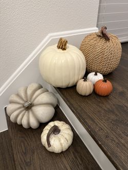 Halloween decor pumpkins