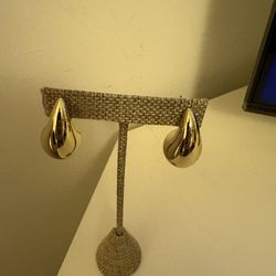 Gold-plated silver teardrop-shaped earrings with a polished finish