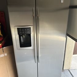Refrigerator 