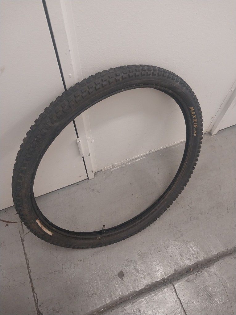 Pair Of Maxxis 24x185 Dirt Tires 2 Two Tires