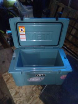 Yeti ICE COOLER