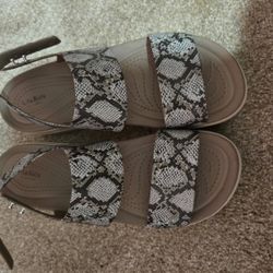 Women's Croc Sandals 7!2
