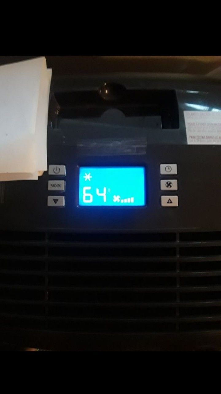 DeLonghi Pinguino PAC AN125HPEKC 12, 500 BTU portable AC for Sale in