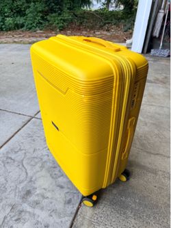 Medium Hardside Spinner Suitcases – Yellow, & Black Like New (Used Once)