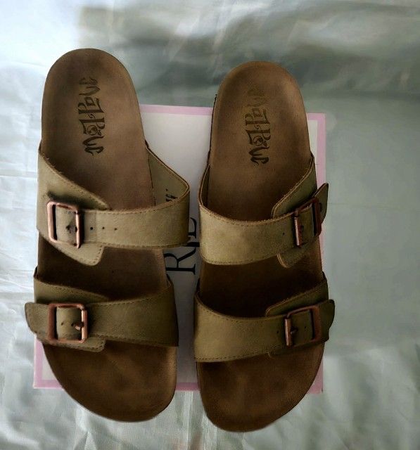 Mad Love Sandals Size 11 Wide Keava Footbed Taupe 11W Buckle Strap
