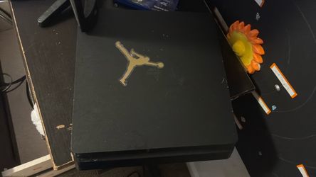 PS4 slim 524gn