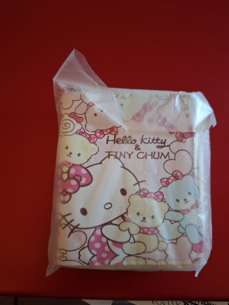 Small Zippered Hello Kitty Wallet