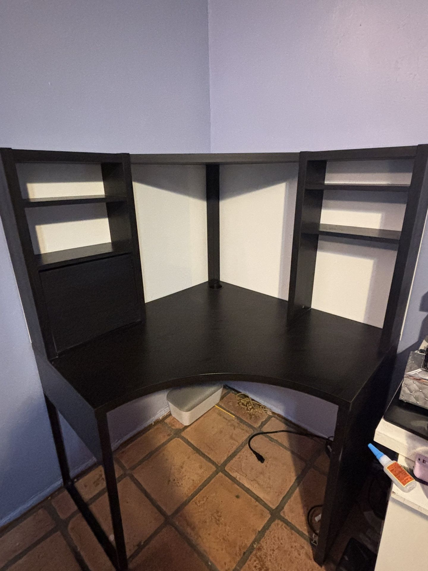 Micke IKEA Corner Desk