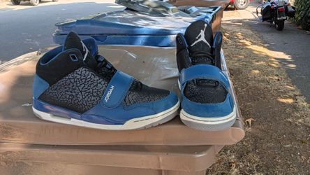 These are the Jordan Flight Club 90's mid-top basketball sneakers in a black and royal blue colorway.