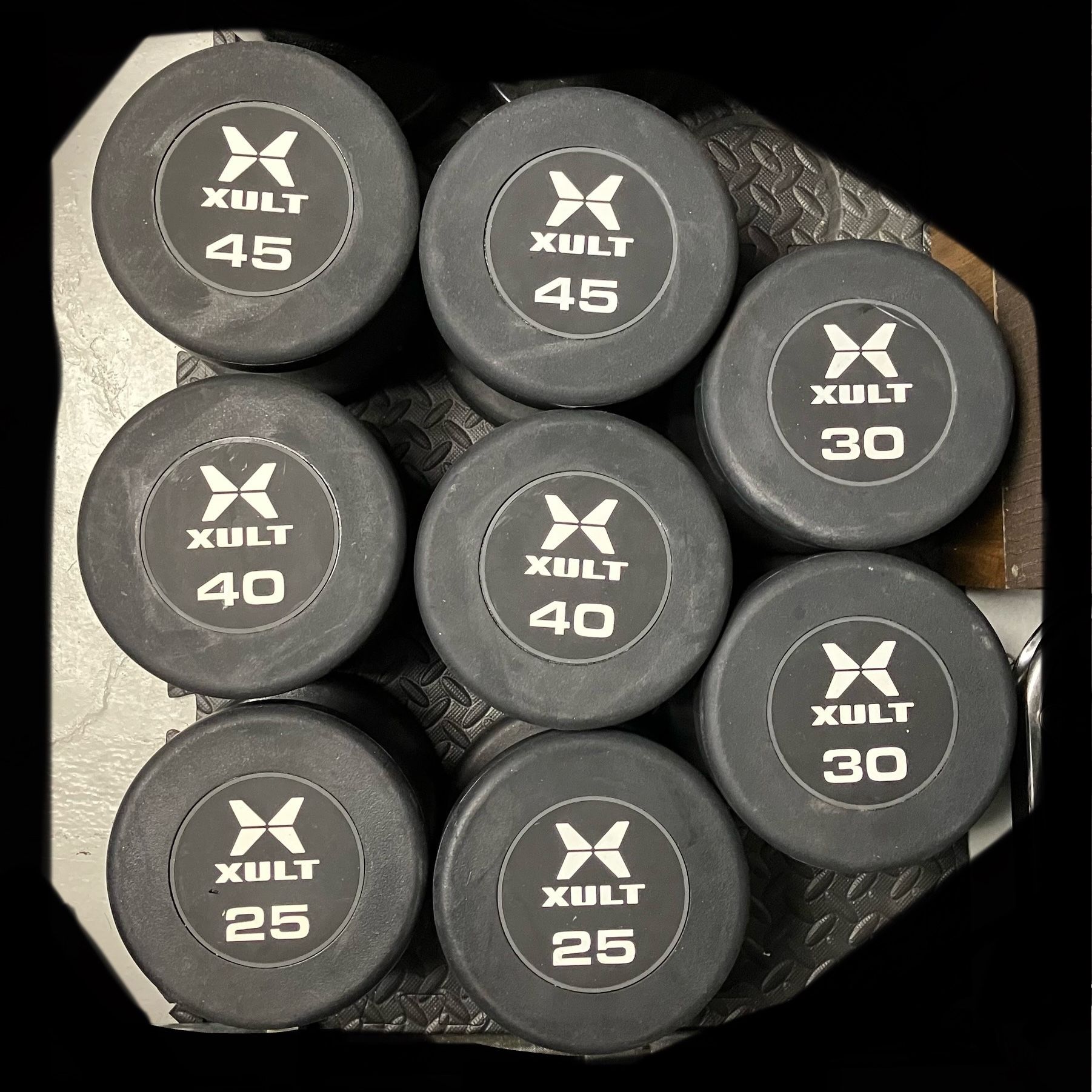280lb dumbbell set 45lb 40lb 30lb 25lb dumbbells Commercial Round Weight weights 45 40 30 25 lb lbs Xult for Sale in Cleveland OH OfferUp