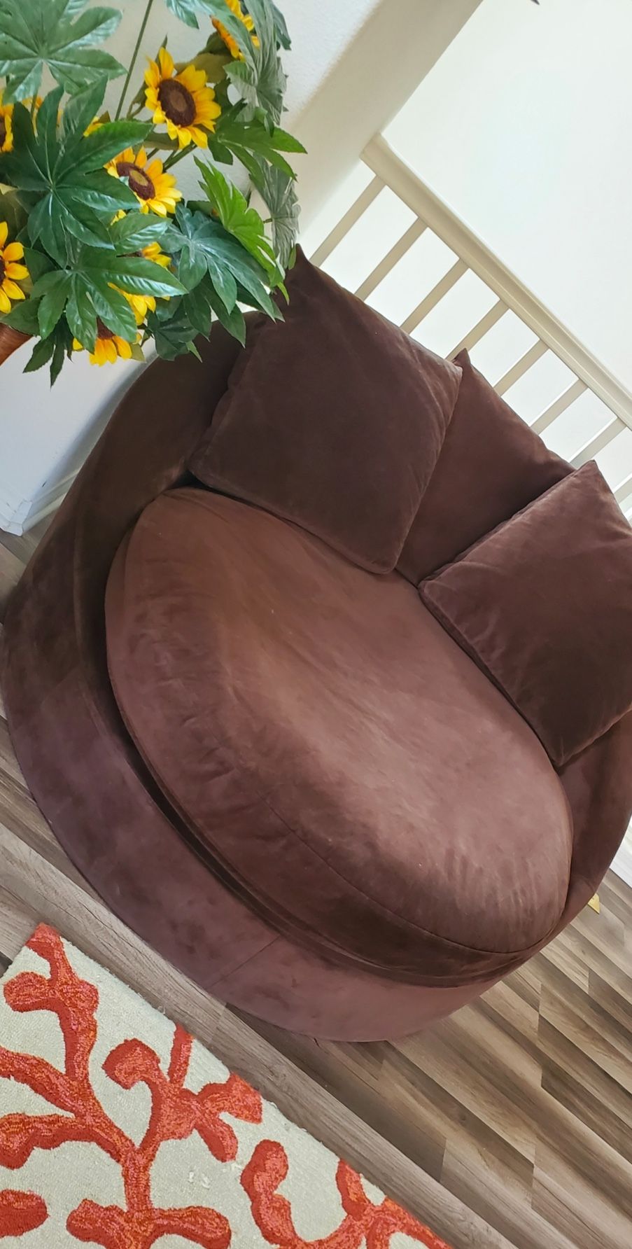 Luxury Chenille Cuddler Round Sofa