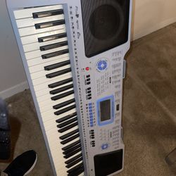 Musicians Dream Keyboard Piano Fully Functioning With Speakers