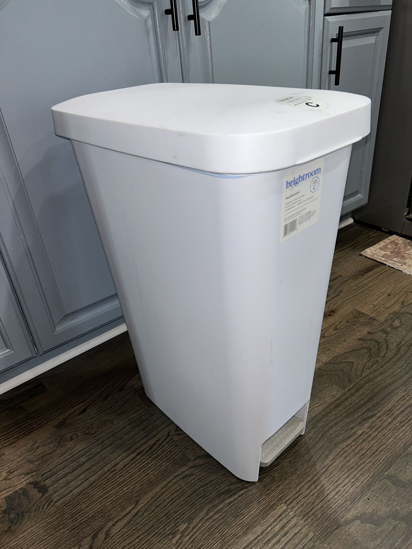11 Gal . Slim-StepOn Wastebasket