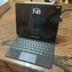 M2 12.9 iPad Pro 5G Unlocked w/ AppleCare, Pencil & Magic Keyboard 