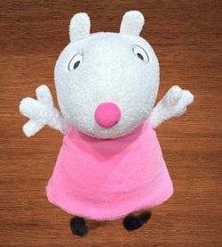 PEPPA PIG PLUSH SUZY SHEEP STUFFED ANIMAL. 8”