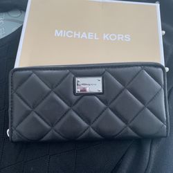 Beautiful Authentic Michael Kors Wallet