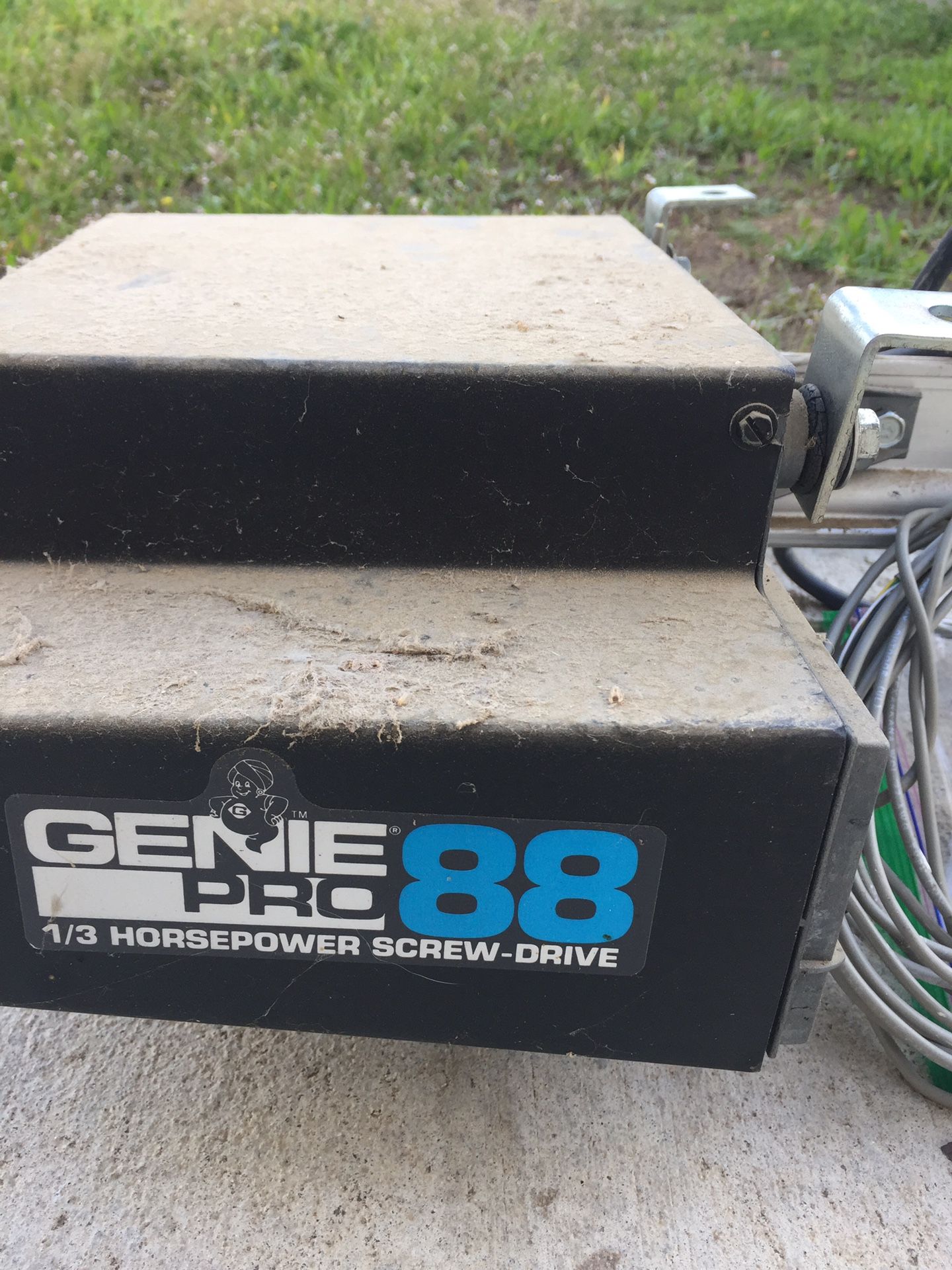 Garage door opener, Genie pro 88 1/3 HP screw drive