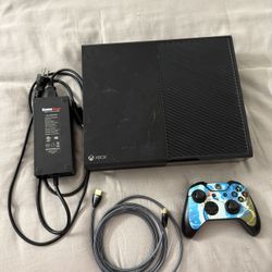 Xbox One+ 1 Controller+ 1 Digital Game+ 1Hdmi+ Power Cord