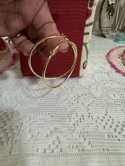 Gold Tone Hoop Earrings Woman