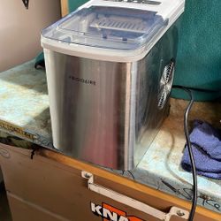 Frigidaire Ice Machine