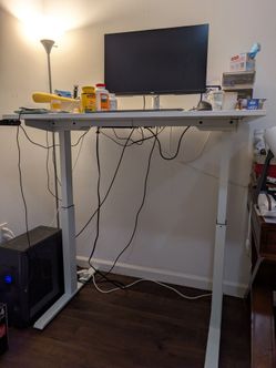 Adjustable standing desk