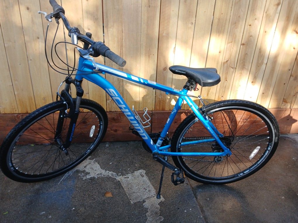 Schwinn Men's GTX 3 Hybrid Bike