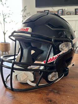 RIDDELL SPEEDFLEX YOUTH MEDIUM HELMET