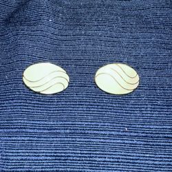 Vintage Beige Gold-tone Clip-on Earrings 
