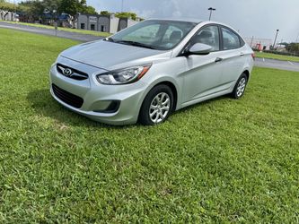 HYUNDAI ACCENT  LOW MILES