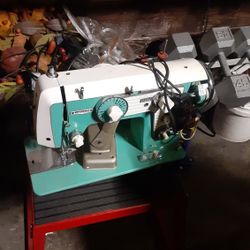 Sewing Machine Maquina De Coser Antigua