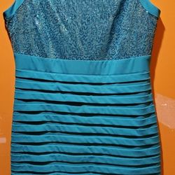 Women's Dress (Size 14)