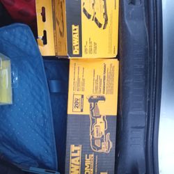 DeWalt 20V Multi Tool + 2x3.0 Ah Batteries 