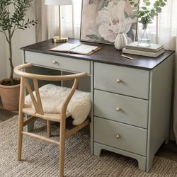 Desk/Vanity - Beautiful 😍 Newly Refinished Solid Wood 